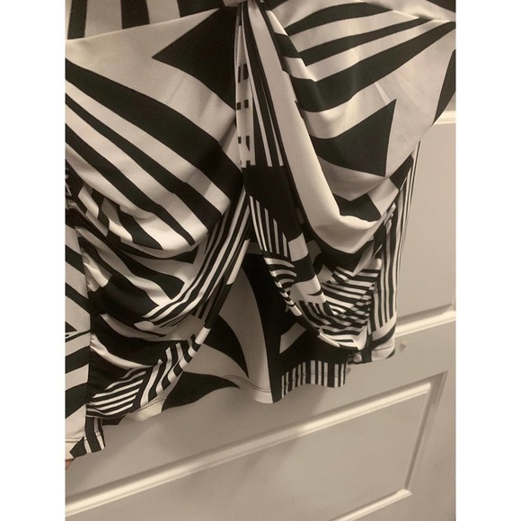 Milano Black and white silky knit blouse​​​​ - Picture 4 of 4